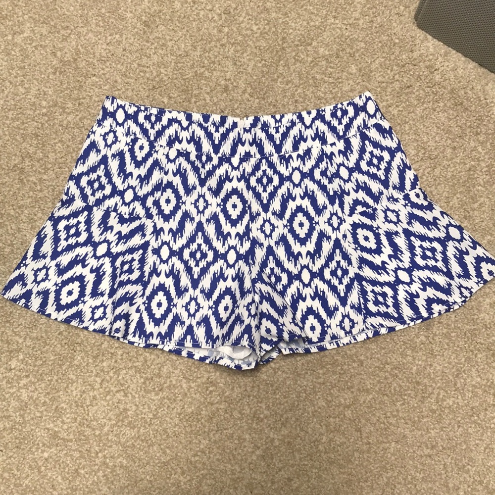 Patterned casual shorts